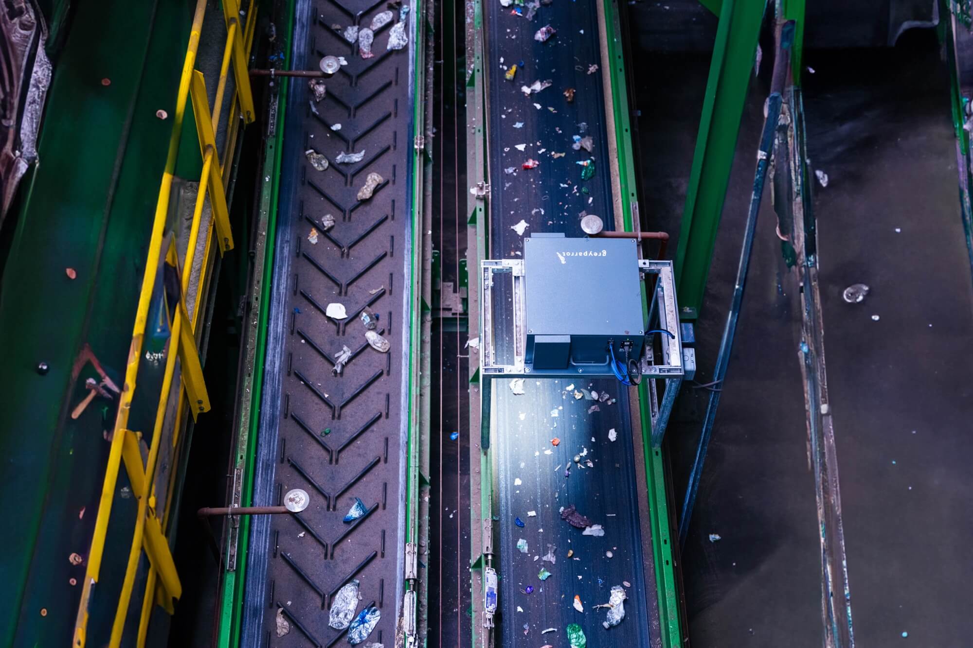 A Greyparrot Analyzer unit characterising material on a recovery facility conveyor belt 